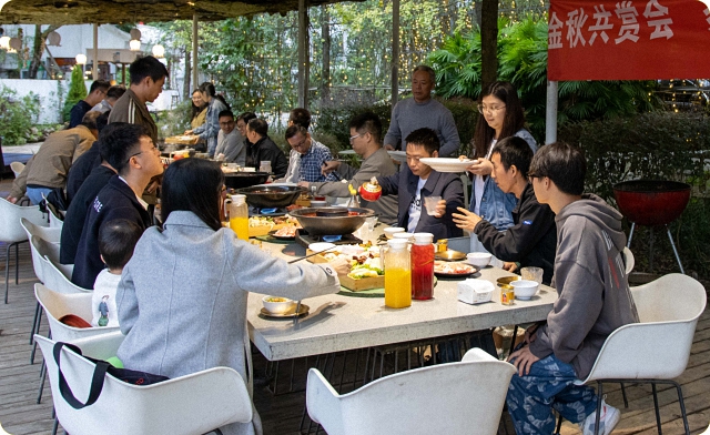 鷹皇科技燈光音響視頻國慶團(tuán)建聚餐